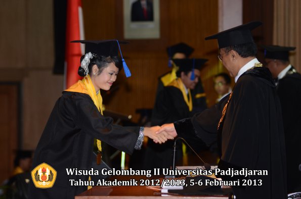 wisuda-unpad-gel-ii-ta-2012_2013-fakultas-ilmu-sosial-dan-ilmu-politik-oleh-rektor-112