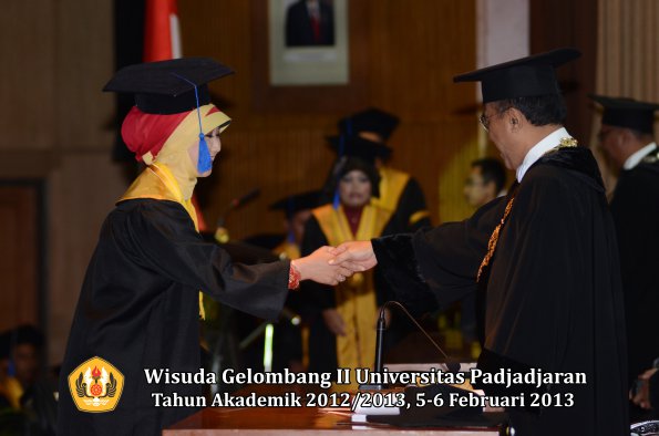 wisuda-unpad-gel-ii-ta-2012_2013-fakultas-ilmu-sosial-dan-ilmu-politik-oleh-rektor-115