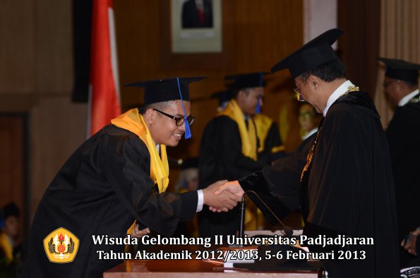 wisuda-unpad-gel-ii-ta-2012_2013-fakultas-ilmu-sosial-dan-ilmu-politik-oleh-rektor-117