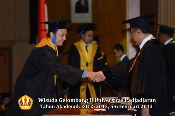 wisuda-unpad-gel-ii-ta-2012_2013-fakultas-ilmu-sosial-dan-ilmu-politik-oleh-rektor-120