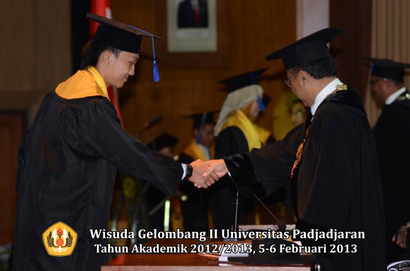 wisuda-unpad-gel-ii-ta-2012_2013-fakultas-ilmu-sosial-dan-ilmu-politik-oleh-rektor-121