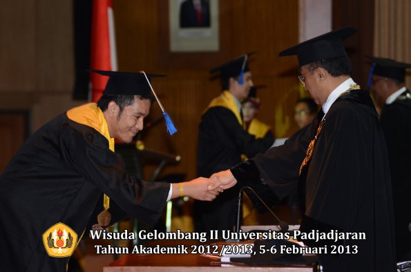 wisuda-unpad-gel-ii-ta-2012_2013-fakultas-ilmu-sosial-dan-ilmu-politik-oleh-rektor-125