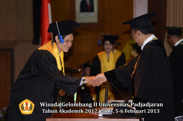 wisuda-unpad-gel-ii-ta-2012_2013-fakultas-ilmu-sosial-dan-ilmu-politik-oleh-rektor-128