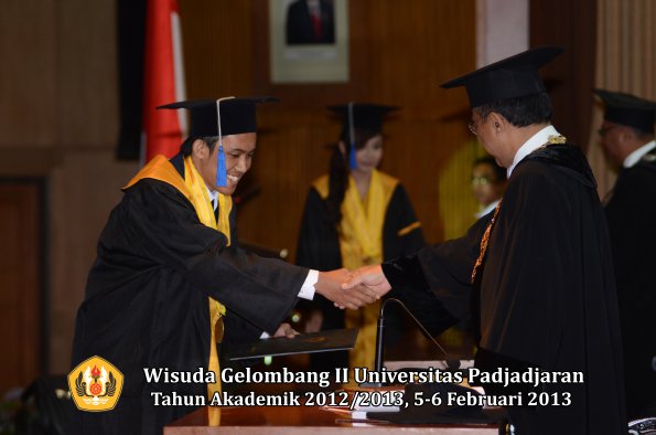 wisuda-unpad-gel-ii-ta-2012_2013-fakultas-ilmu-sosial-dan-ilmu-politik-oleh-rektor-130