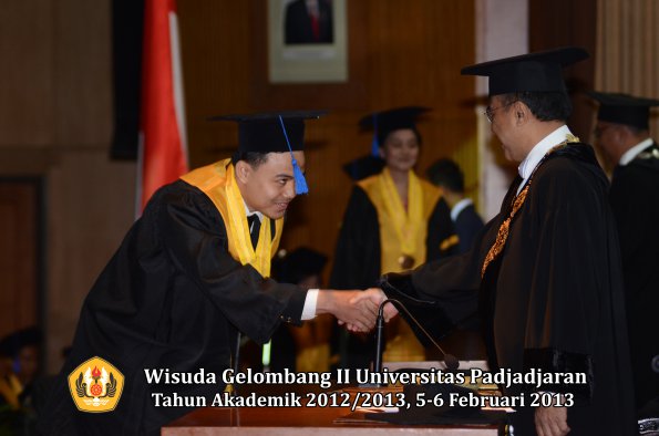 wisuda-unpad-gel-ii-ta-2012_2013-fakultas-ilmu-sosial-dan-ilmu-politik-oleh-rektor-131