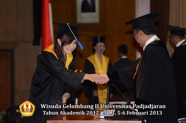 wisuda-unpad-gel-ii-ta-2012_2013-fakultas-ilmu-sosial-dan-ilmu-politik-oleh-rektor-132