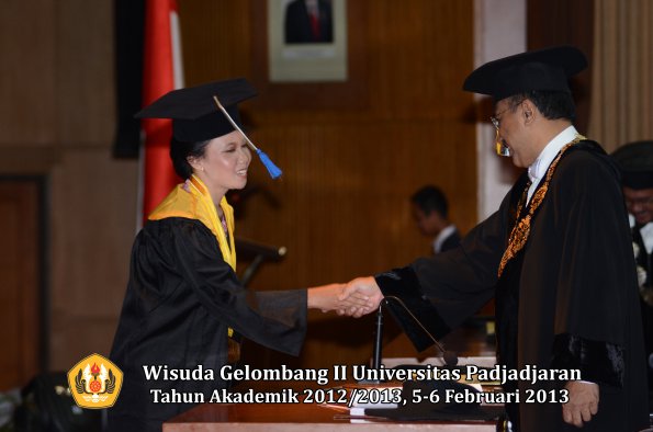 wisuda-unpad-gel-ii-ta-2012_2013-fakultas-ilmu-sosial-dan-ilmu-politik-oleh-rektor-133