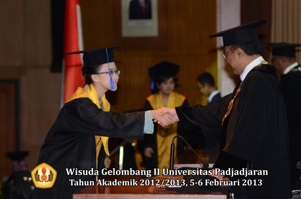 wisuda-unpad-gel-ii-ta-2012_2013-fakultas-ilmu-sosial-dan-ilmu-politik-oleh-rektor-136