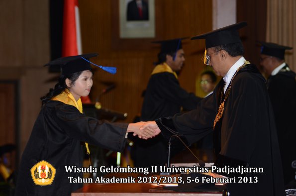 wisuda-unpad-gel-ii-ta-2012_2013-fakultas-ilmu-sosial-dan-ilmu-politik-oleh-rektor-138