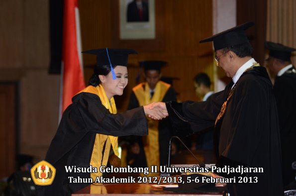 wisuda-unpad-gel-ii-ta-2012_2013-fakultas-ilmu-sosial-dan-ilmu-politik-oleh-rektor-140