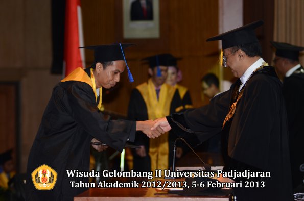 wisuda-unpad-gel-ii-ta-2012_2013-fakultas-ilmu-sosial-dan-ilmu-politik-oleh-rektor-141