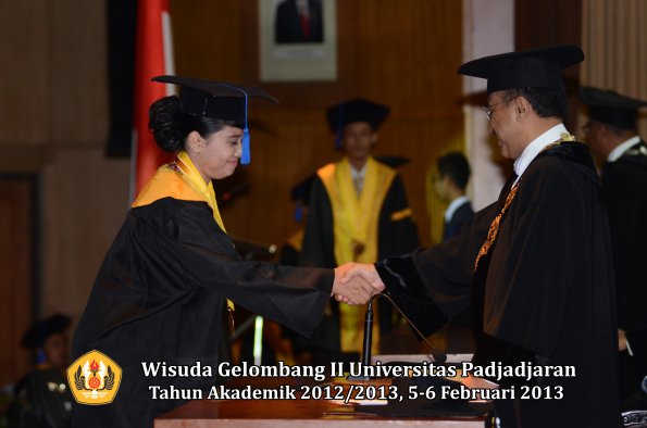 wisuda-unpad-gel-ii-ta-2012_2013-fakultas-ilmu-sosial-dan-ilmu-politik-oleh-rektor-145