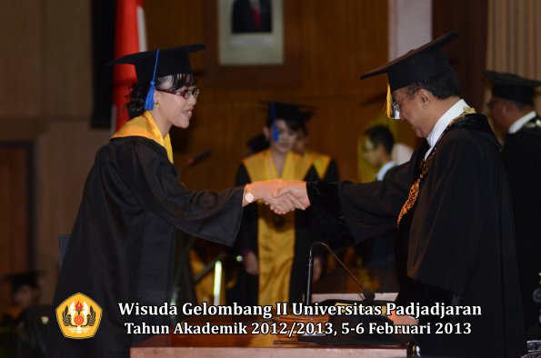 wisuda-unpad-gel-ii-ta-2012_2013-fakultas-ilmu-sosial-dan-ilmu-politik-oleh-rektor-150