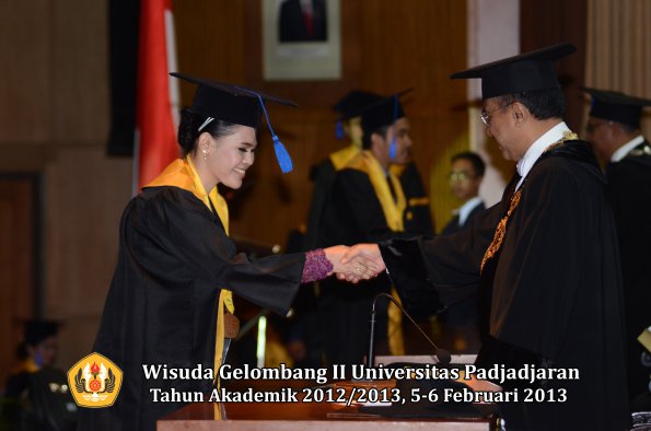 wisuda-unpad-gel-ii-ta-2012_2013-fakultas-ilmu-sosial-dan-ilmu-politik-oleh-rektor-151