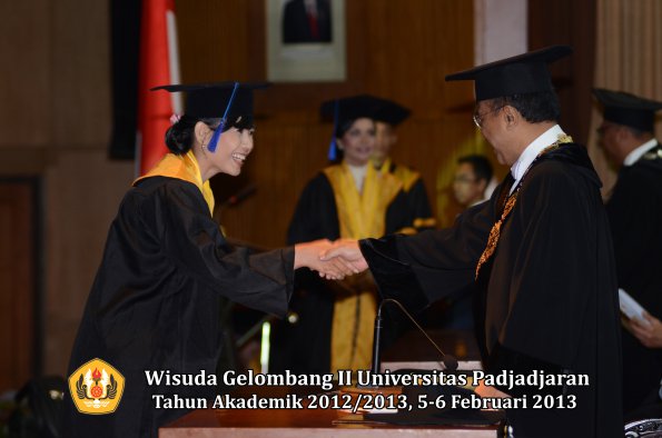 wisuda-unpad-gel-ii-ta-2012_2013-fakultas-ilmu-sosial-dan-ilmu-politik-oleh-rektor-157