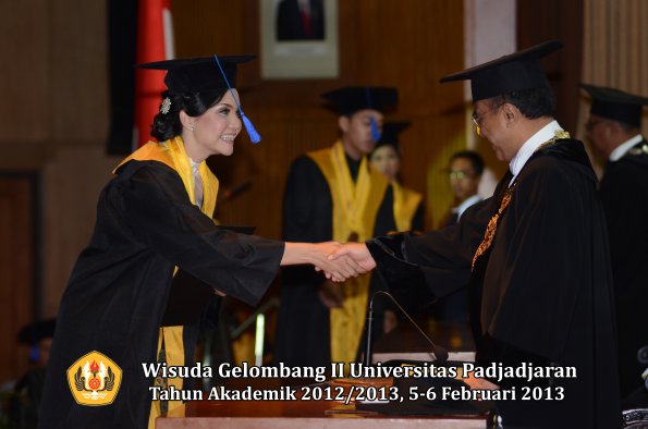 wisuda-unpad-gel-ii-ta-2012_2013-fakultas-ilmu-sosial-dan-ilmu-politik-oleh-rektor-158