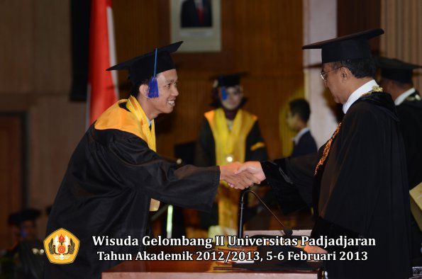 wisuda-unpad-gel-ii-ta-2012_2013-fakultas-ilmu-sosial-dan-ilmu-politik-oleh-rektor-165