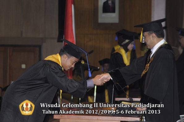 wisuda-unpad-gel-ii-ta-2012_2013-fakultas-ilmu-sosial-dan-ilmu-politik-oleh-rektor-167