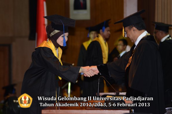 wisuda-unpad-gel-ii-ta-2012_2013-fakultas-ilmu-sosial-dan-ilmu-politik-oleh-rektor-168