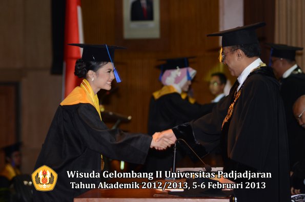 wisuda-unpad-gel-ii-ta-2012_2013-fakultas-ilmu-sosial-dan-ilmu-politik-oleh-rektor-172