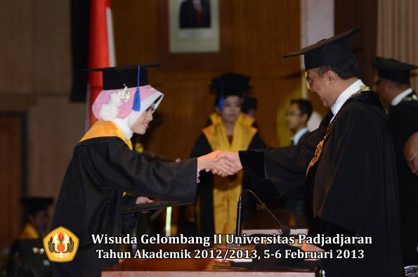 wisuda-unpad-gel-ii-ta-2012_2013-fakultas-ilmu-sosial-dan-ilmu-politik-oleh-rektor-173