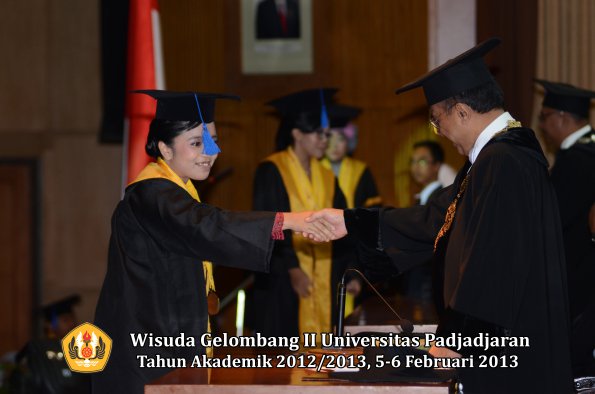 wisuda-unpad-gel-ii-ta-2012_2013-fakultas-ilmu-sosial-dan-ilmu-politik-oleh-rektor-174