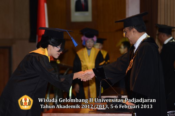 wisuda-unpad-gel-ii-ta-2012_2013-fakultas-ilmu-sosial-dan-ilmu-politik-oleh-rektor-175