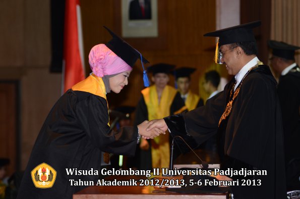 wisuda-unpad-gel-ii-ta-2012_2013-fakultas-ilmu-sosial-dan-ilmu-politik-oleh-rektor-176