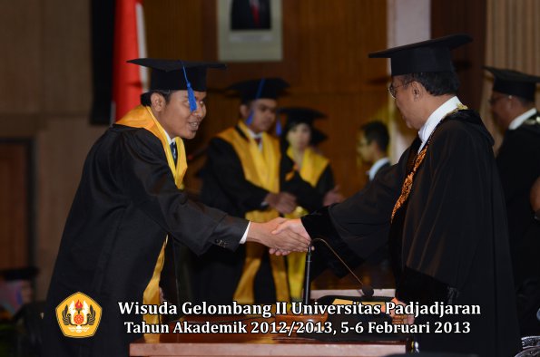 wisuda-unpad-gel-ii-ta-2012_2013-fakultas-ilmu-sosial-dan-ilmu-politik-oleh-rektor-181