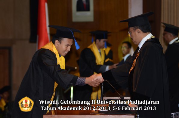 wisuda-unpad-gel-ii-ta-2012_2013-fakultas-ilmu-sosial-dan-ilmu-politik-oleh-rektor-190