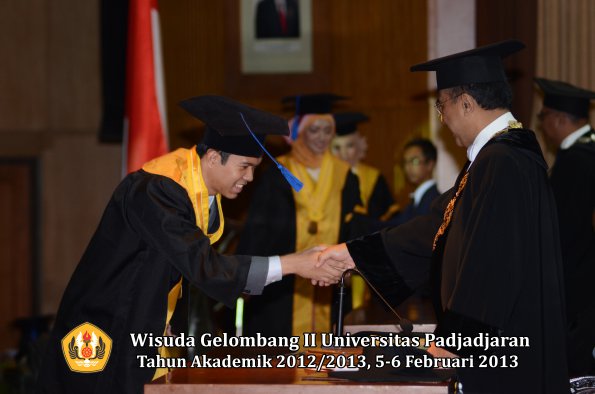 wisuda-unpad-gel-ii-ta-2012_2013-fakultas-ilmu-sosial-dan-ilmu-politik-oleh-rektor-191