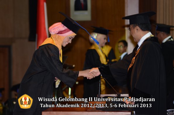 wisuda-unpad-gel-ii-ta-2012_2013-fakultas-ilmu-sosial-dan-ilmu-politik-oleh-rektor-192