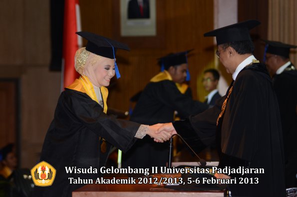 wisuda-unpad-gel-ii-ta-2012_2013-fakultas-ilmu-sosial-dan-ilmu-politik-oleh-rektor-193