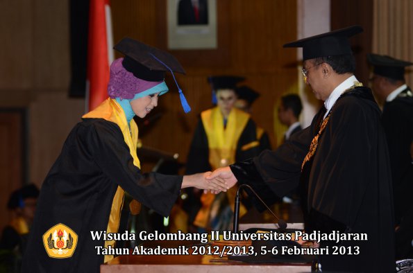 wisuda-unpad-gel-ii-ta-2012_2013-fakultas-ilmu-sosial-dan-ilmu-politik-oleh-rektor-202