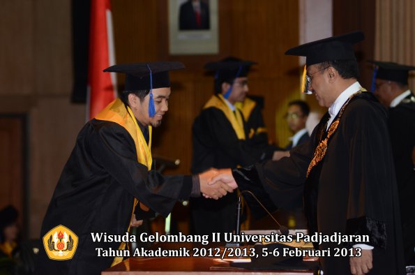 wisuda-unpad-gel-ii-ta-2012_2013-fakultas-ilmu-sosial-dan-ilmu-politik-oleh-rektor-207