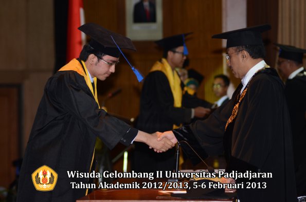 wisuda-unpad-gel-ii-ta-2012_2013-fakultas-ilmu-sosial-dan-ilmu-politik-oleh-rektor-208