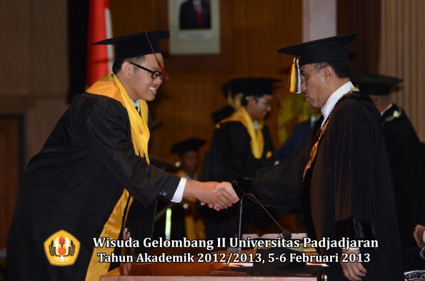 wisuda-unpad-gel-ii-ta-2012_2013-fakultas-peternakan-oleh-rektor-004