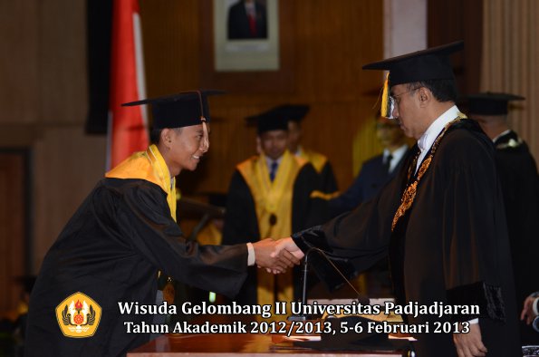 wisuda-unpad-gel-ii-ta-2012_2013-fakultas-peternakan-oleh-rektor-006