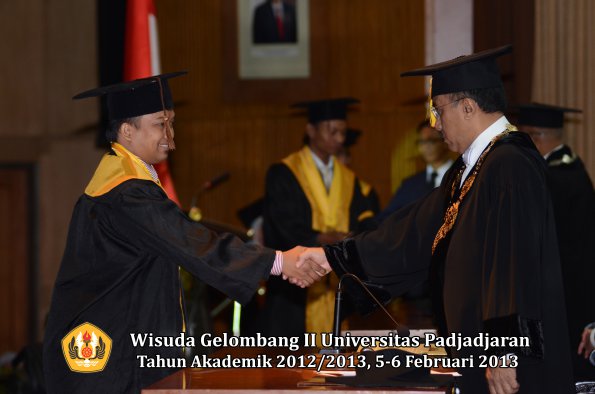 wisuda-unpad-gel-ii-ta-2012_2013-fakultas-peternakan-oleh-rektor-007