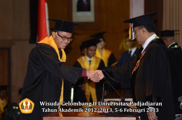 wisuda-unpad-gel-ii-ta-2012_2013-fakultas-peternakan-oleh-rektor-021