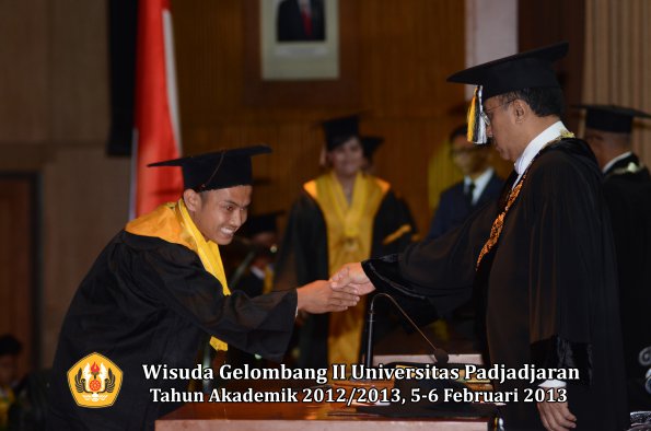 wisuda-unpad-gel-ii-ta-2012_2013-fakultas-peternakan-oleh-rektor-022