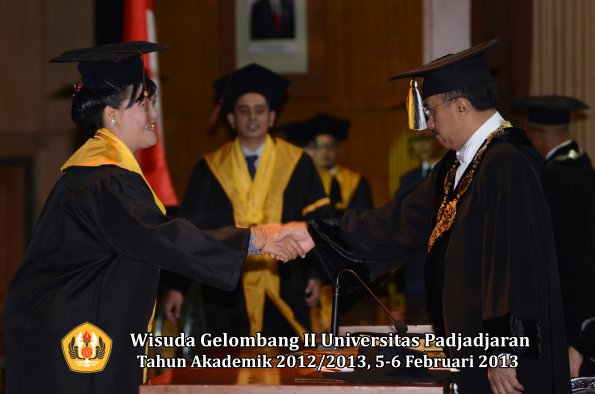 wisuda-unpad-gel-ii-ta-2012_2013-fakultas-peternakan-oleh-rektor-023