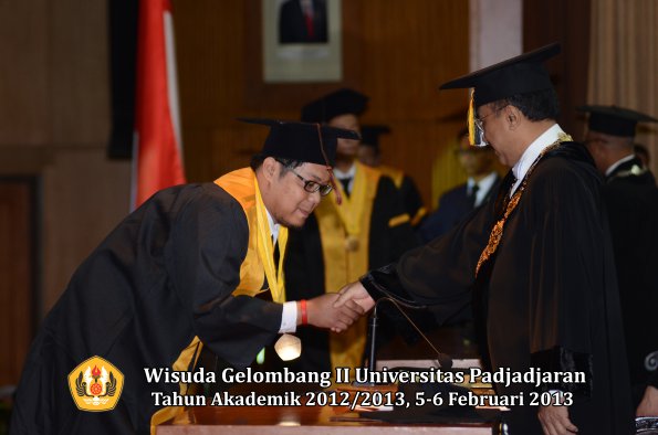 wisuda-unpad-gel-ii-ta-2012_2013-fakultas-peternakan-oleh-rektor-026