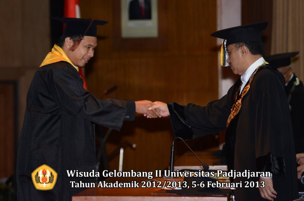 wisuda-unpad-gel-ii-ta-2012_2013-fakultas-peternakan-oleh-rektor-032