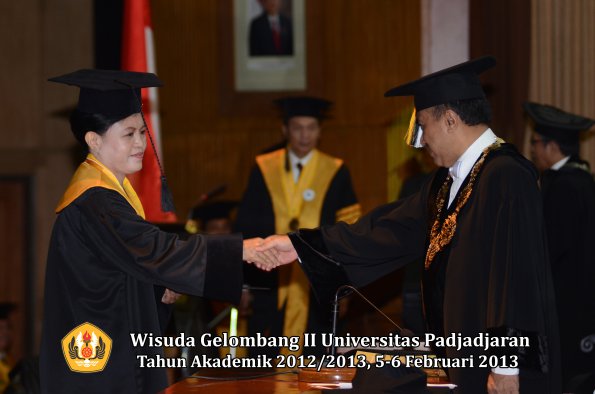 wisuda-unpad-gel-ii-ta-2012_2013-program-pascasarjana-oleh-rektor-007