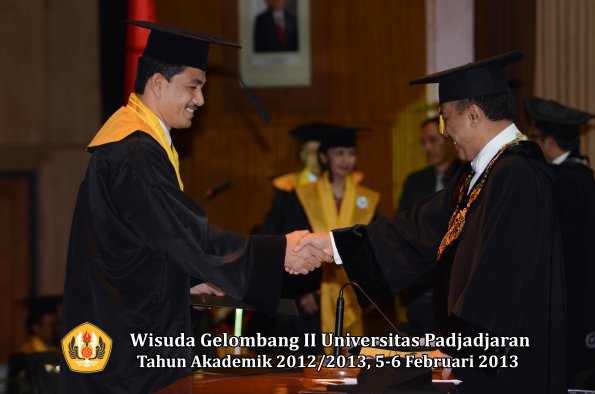 wisuda-unpad-gel-ii-ta-2012_2013-program-pascasarjana-oleh-rektor-011