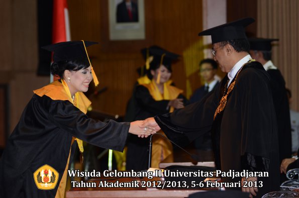 wisuda-unpad-gel-ii-ta-2012_2013-fakultas-ekonomi-dan-bisnis-oleh-rektor-116