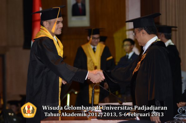 wisuda-unpad-gel-ii-ta-2012_2013-fakultas-ekonomi-dan-bisnis-oleh-rektor-121