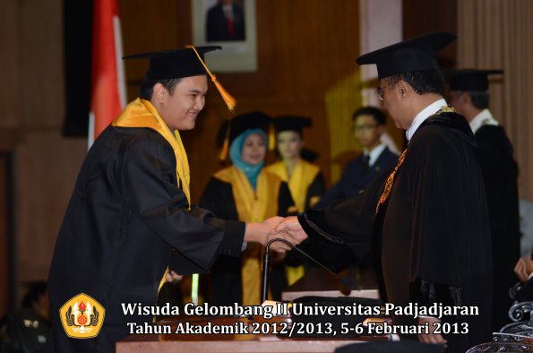 wisuda-unpad-gel-ii-ta-2012_2013-fakultas-ekonomi-dan-bisnis-oleh-rektor-141