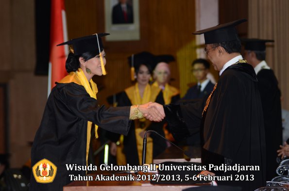 wisuda-unpad-gel-ii-ta-2012_2013-fakultas-ekonomi-dan-bisnis-oleh-rektor-148